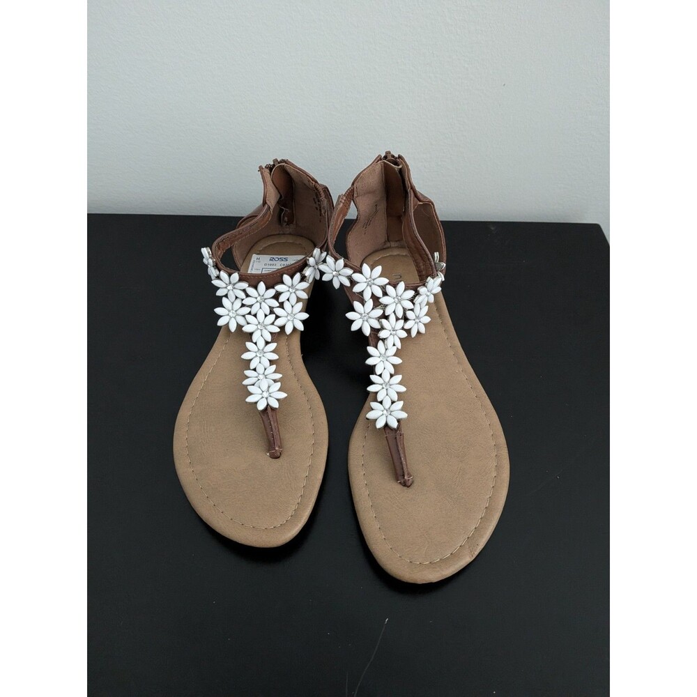 NWT Nicole Women’s White Floral Strappy Flat Sandals Zipper Faux Leather 6.5